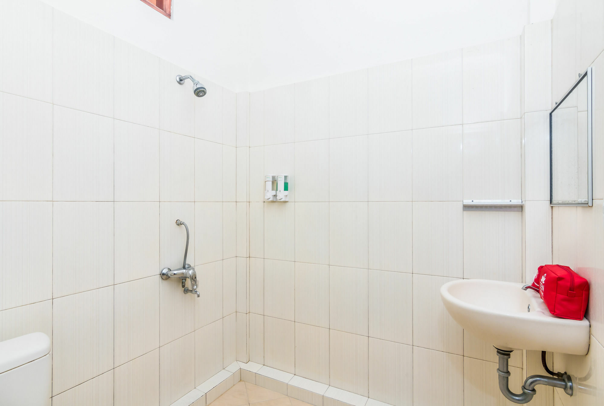 Zen Rooms Basic Kuta Kubu Anyar Dış mekan fotoğraf